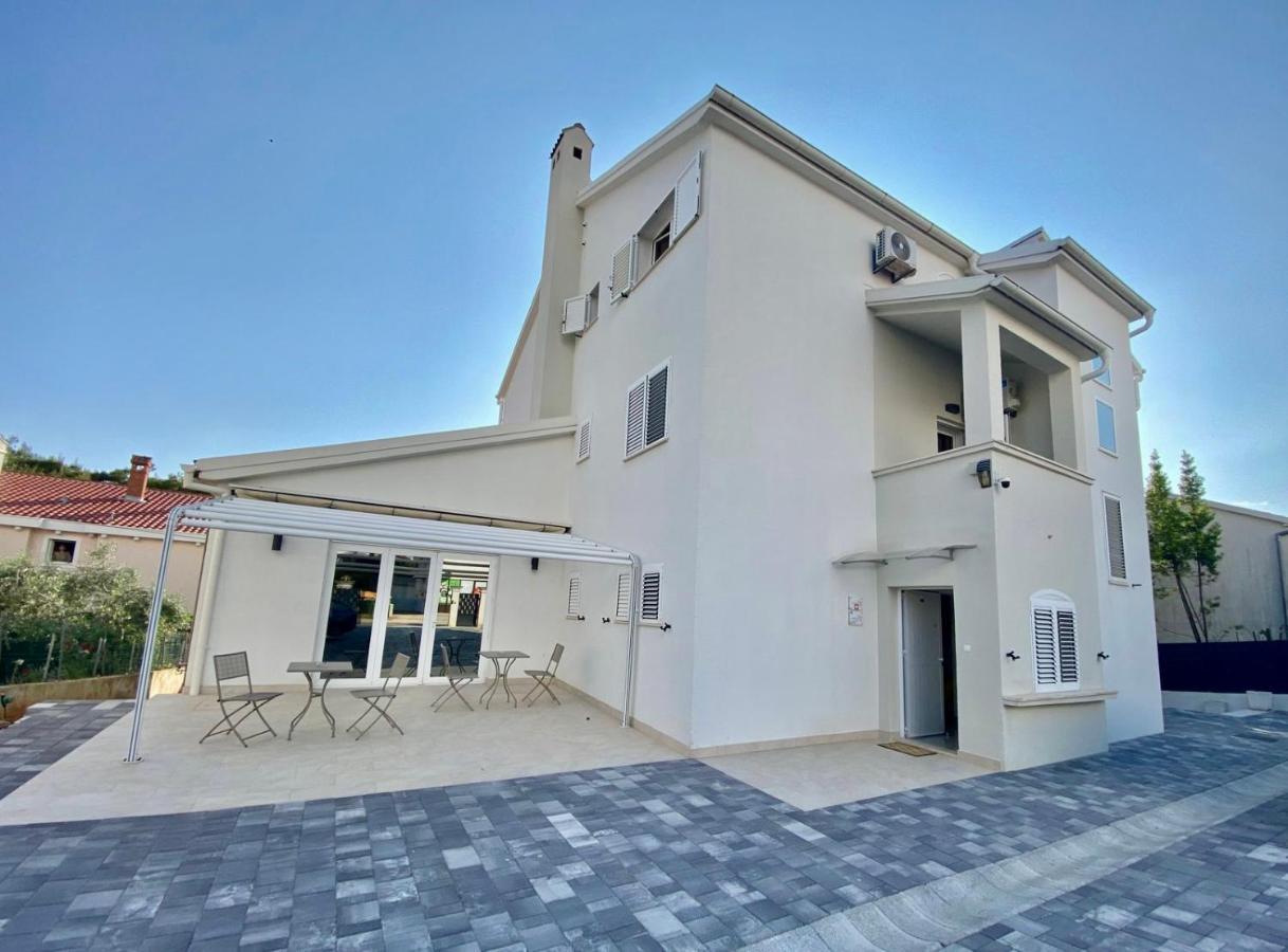 Apartments & Rooms Petra 扎达尔 外观 照片