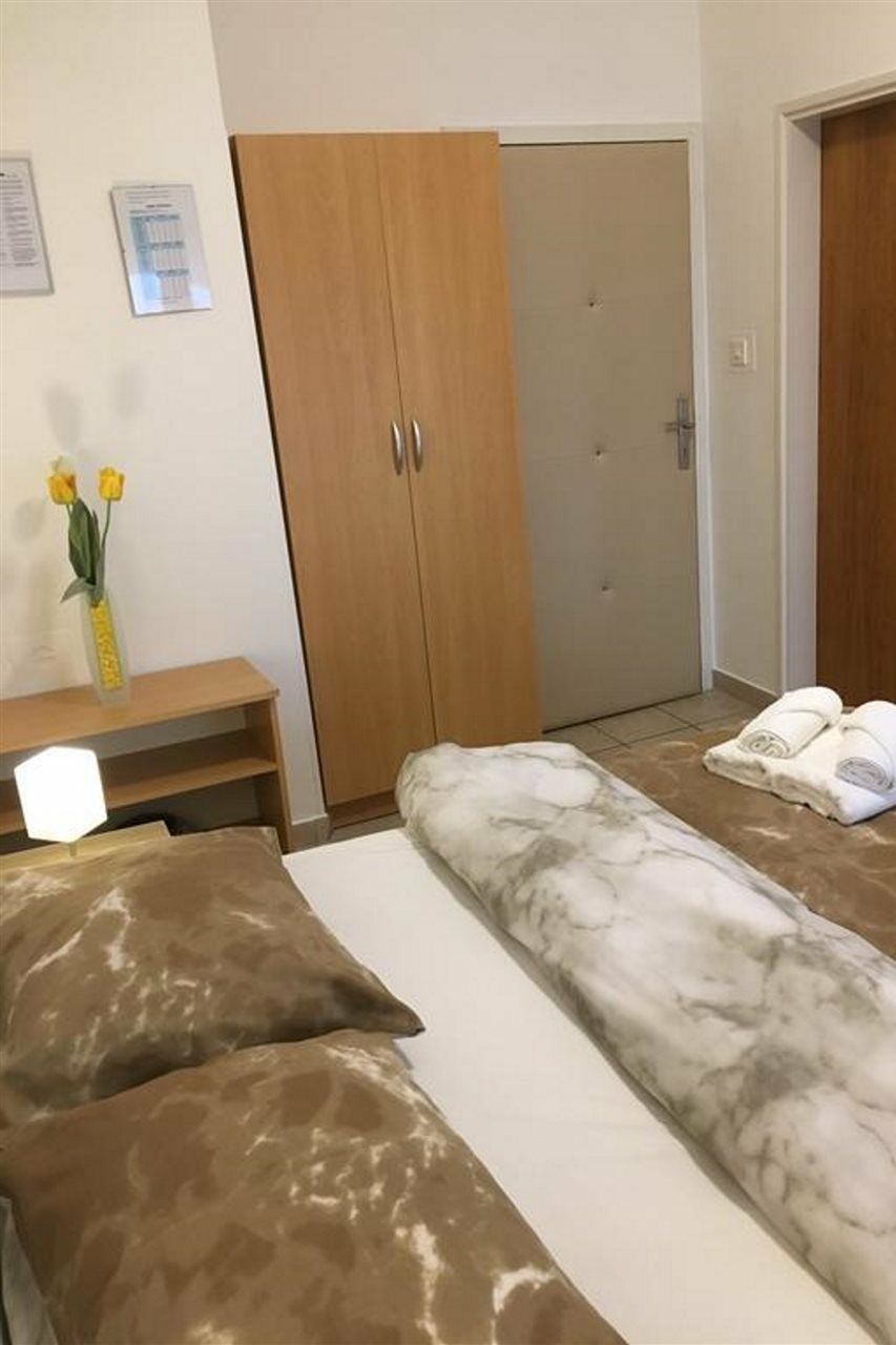 Apartments & Rooms Petra 扎达尔 外观 照片